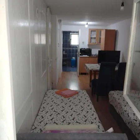 Sobe Za Izdavanje Nedeljkovic Ostanak kod kuće *