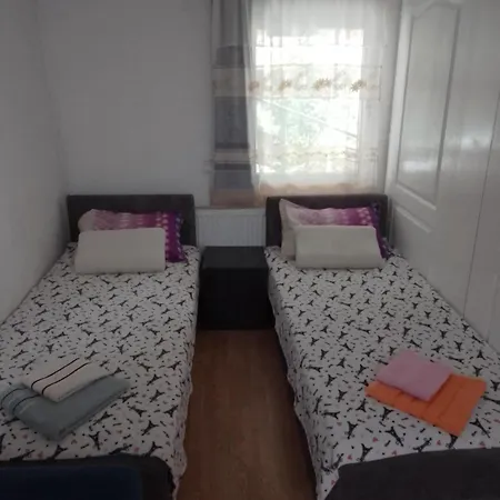 Ostanak kod kuće Sobe Za Izdavanje Nedeljkovic Lukovo (Kursumlija)