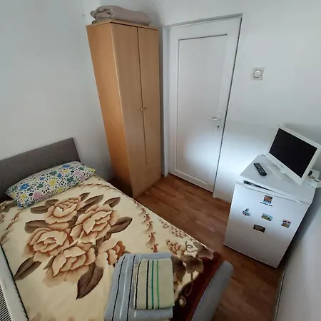 Sobe Za Izdavanje Nedeljkovic Ostanak kod kuće Lukovo (Kursumlija)