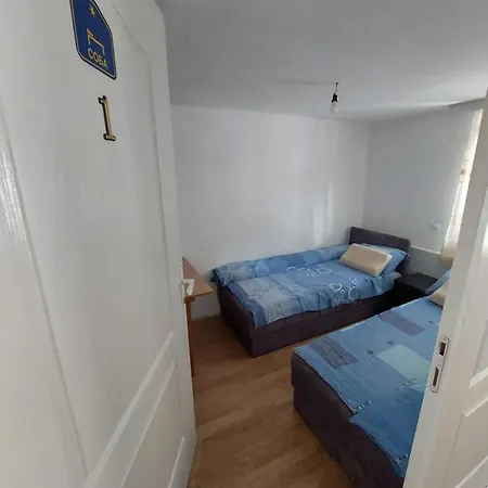 Sobe Za Izdavanje Nedeljkovic Ostanak kod kuće *