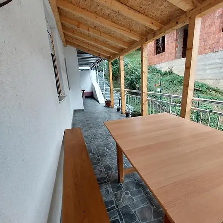 Sobe Za Izdavanje Nedeljkovic Ostanak kod kuće Lukovo (Kursumlija)