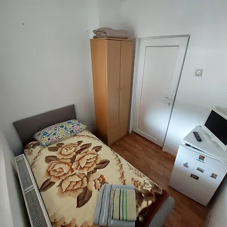 Ostanak kod kuće Sobe Za Izdavanje Nedeljkovic *